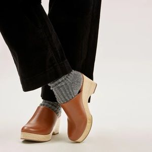 Stunning Everlane Leather Clogs Cognac Size 7/7.5 Rarely Worn, w/ Box